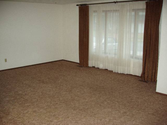 2714 North Rustic Ridge Drive Peoria, IL 61604 - Photo 5 of 7 Gallery Image 5