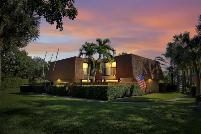 $320,000 | 408 Live Oak Lane, Boynton Beach, FL 33436