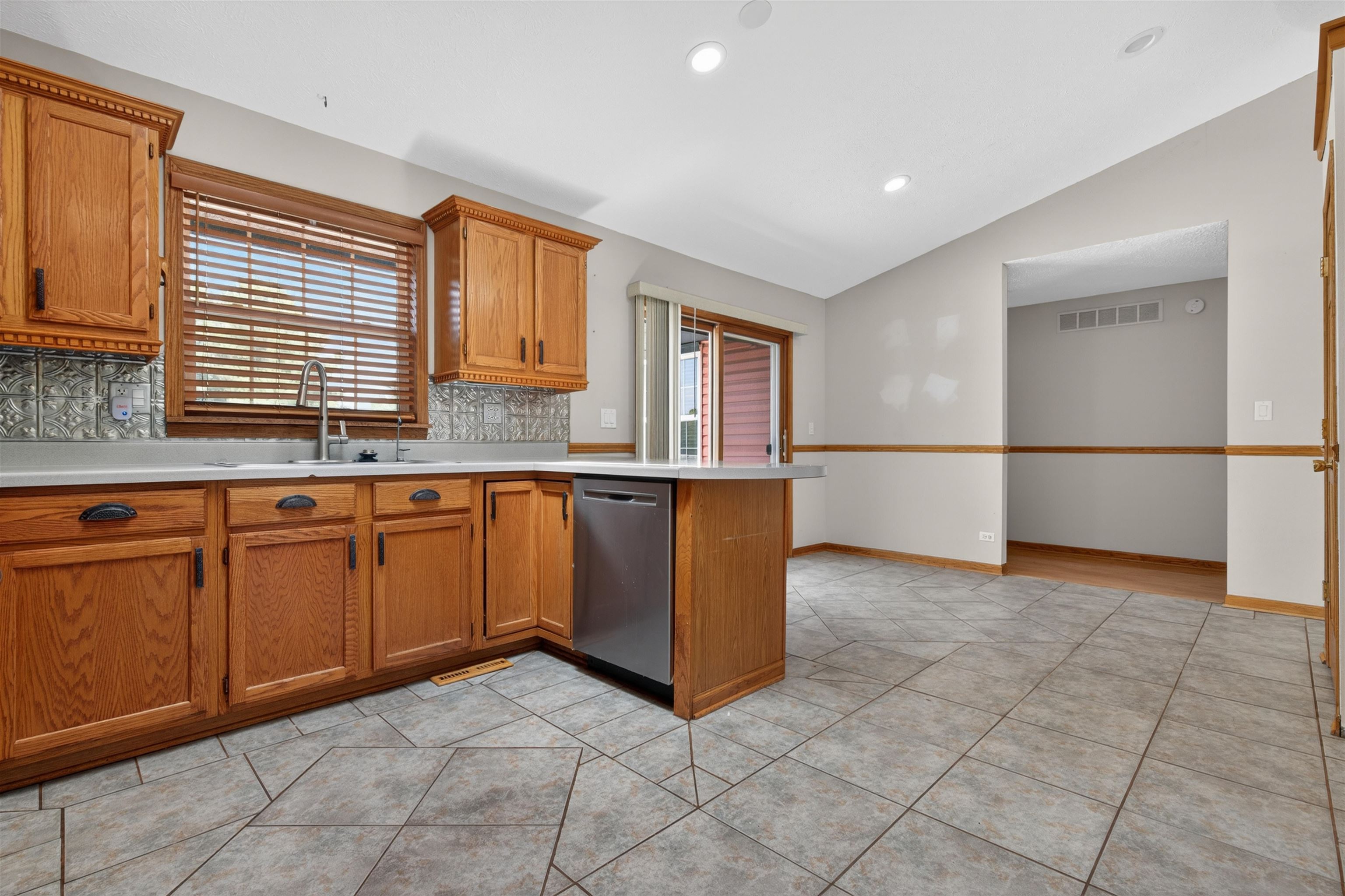 513 Pembroke Road Southwest Poplar Grove, IL 61065 - Photo 5 of 41