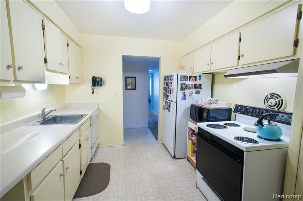513 East University Drive, Unit 703 Rochester, MI 48307 - Photo 3 of 23