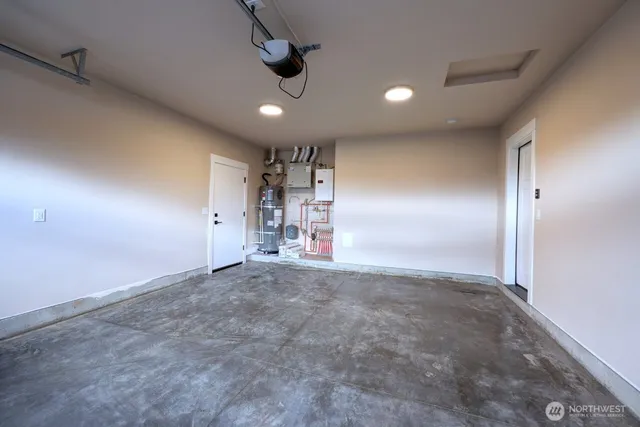 a view of a house with backyard