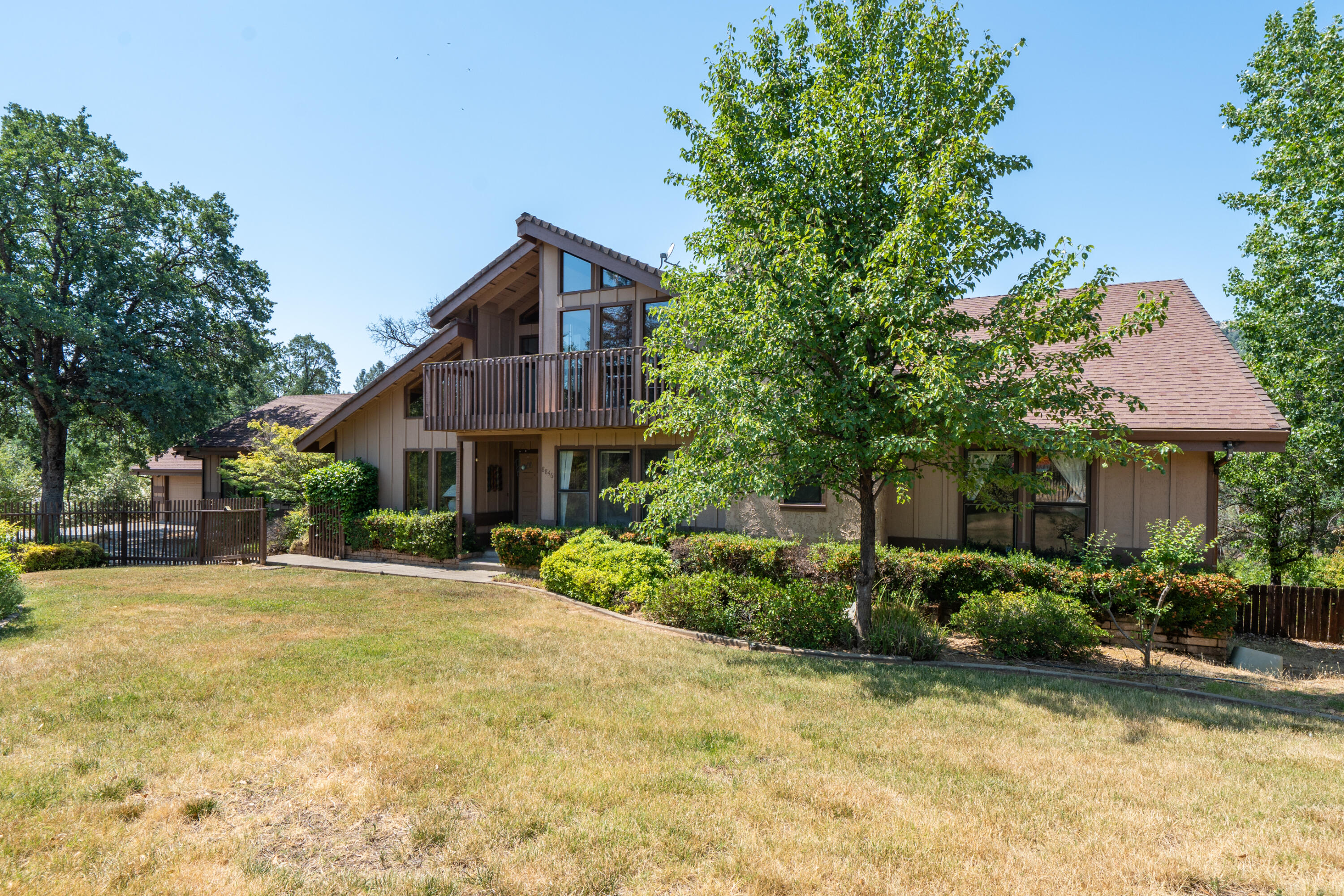 8846 Goldstone Lane Redding, CA 96001 - Photo 3 of 64 8846 Goldstone Ln-12