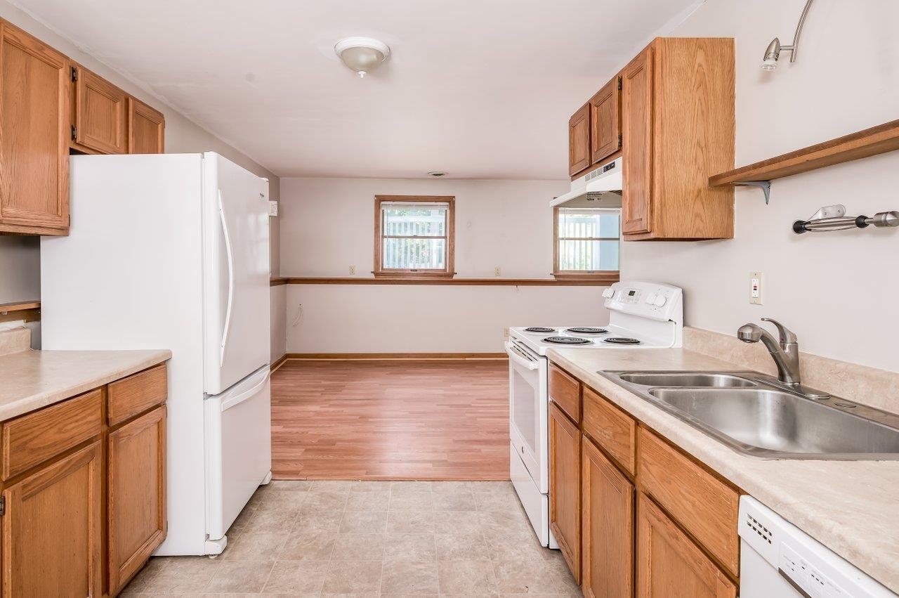 109-111 Whitehall Road Rochester, NH 03868 - Photo 4 of 38