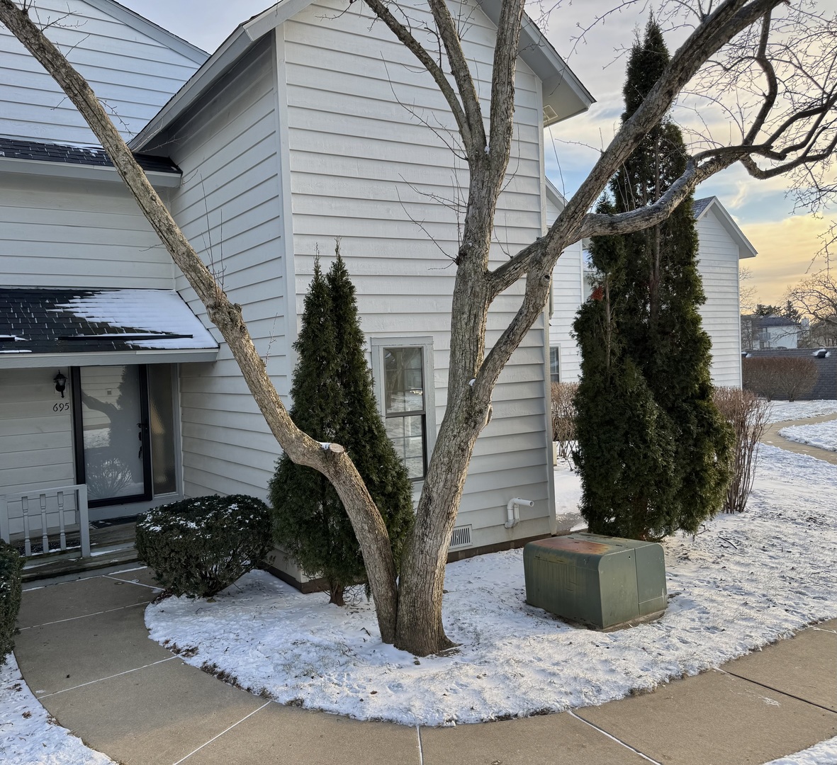 695 Wakefield Road, Unit 695 Gurnee, IL 60031 - Photo 2 of 14