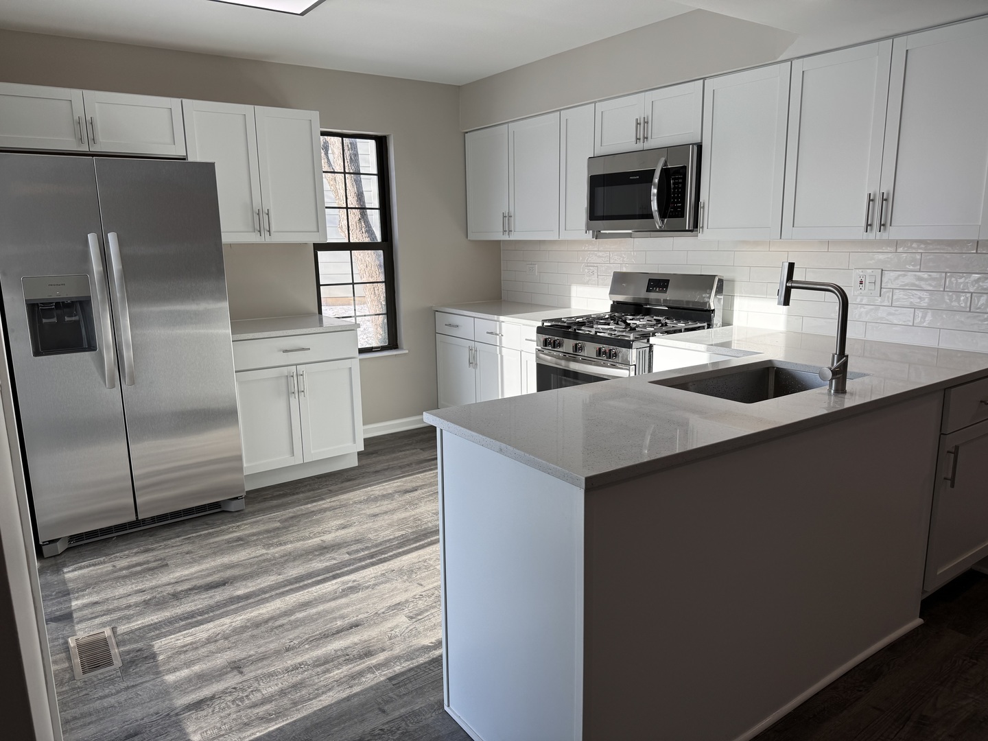 695 Wakefield Road, Unit 695 Gurnee, IL 60031 - Photo 4 of 14