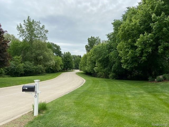 1202 Lakeview Drive Rochester Hills, MI 48306 - Photo 2 of 34