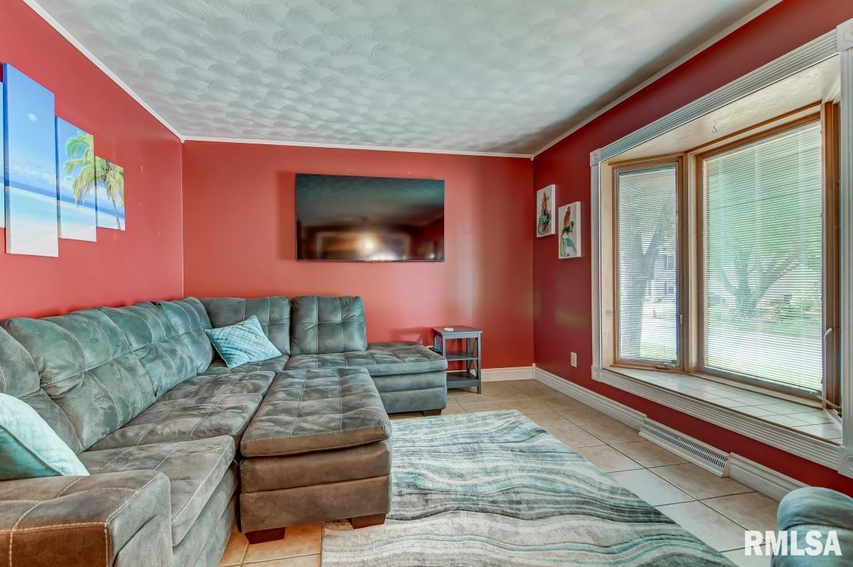 702 Deerfield Road Chatham, IL 62629 - Photo 5 of 39 Gallery Image 5