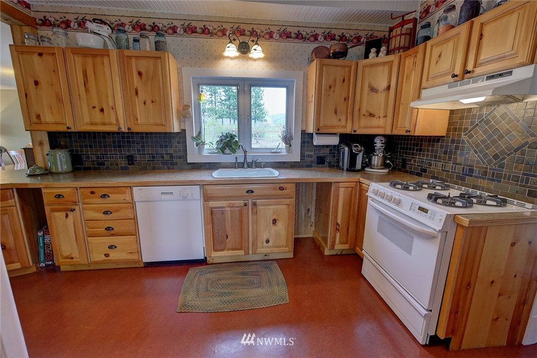 569 Twisp-Winthrop Eastside Road Winthrop, WA 98862 - Photo 5 of 25 Gallery Image 5