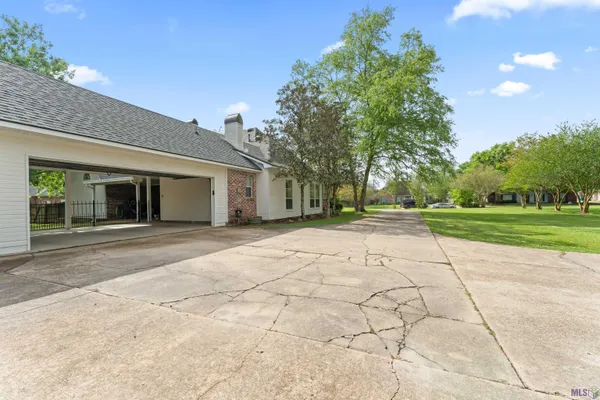 $594,900 | 3607 Red Clover Avenue, Zachary, LA 70791