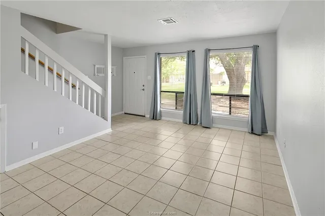 a view of an empty room and window