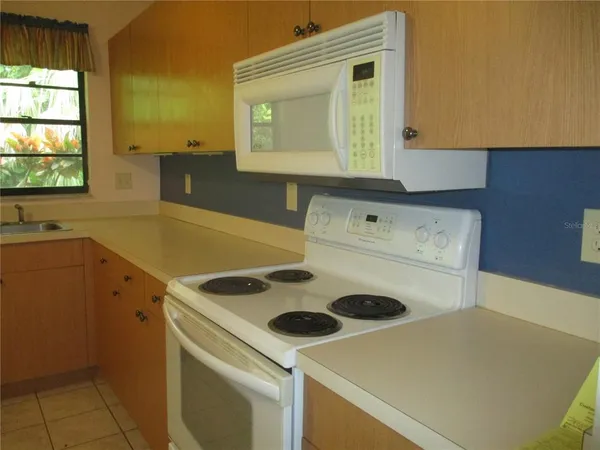 $1,750 | 1750 Atrium Drive, Sun City Center, FL 33573