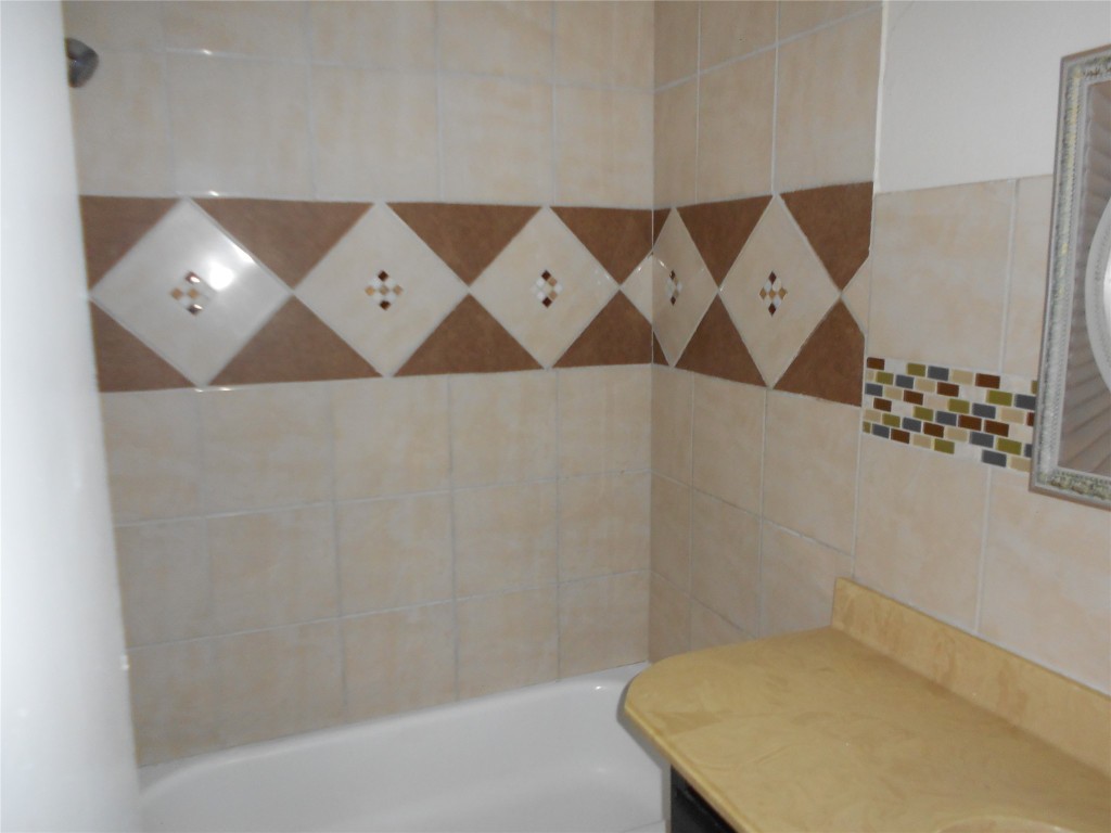 1423 Berene Avenue Austin, TX 78721 - Photo 19 of 24 an aerial view of a bathtub