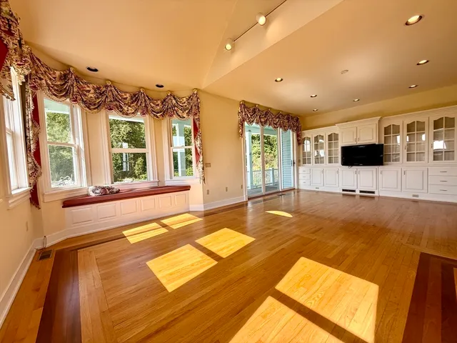 $1,690,000 | 365 Middle Street, Amherst, MA 01002