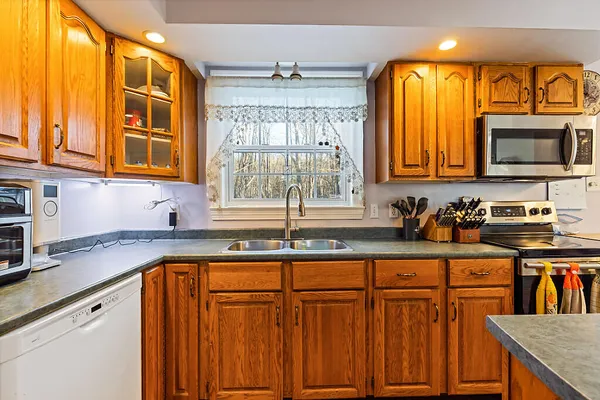 $399,999 | 33 Belfast Augusta Road, Searsmont, ME 04973