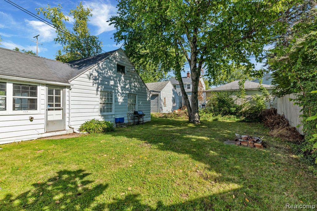 2026 Raskob Street Flint, MI 48504 - Photo 32 of 38