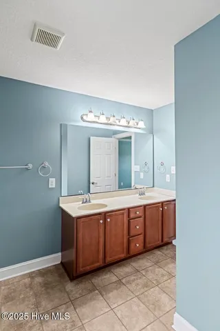 $349,900 | 102 Farmington Drive, Richlands, NC 28574