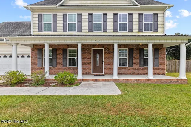 $349,900 | 102 Farmington Drive, Richlands, NC 28574