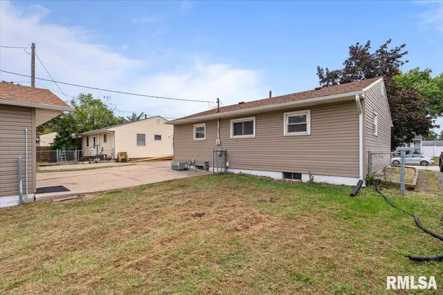 $148,000 | 5017 44th Avenue, Moline, IL 61265