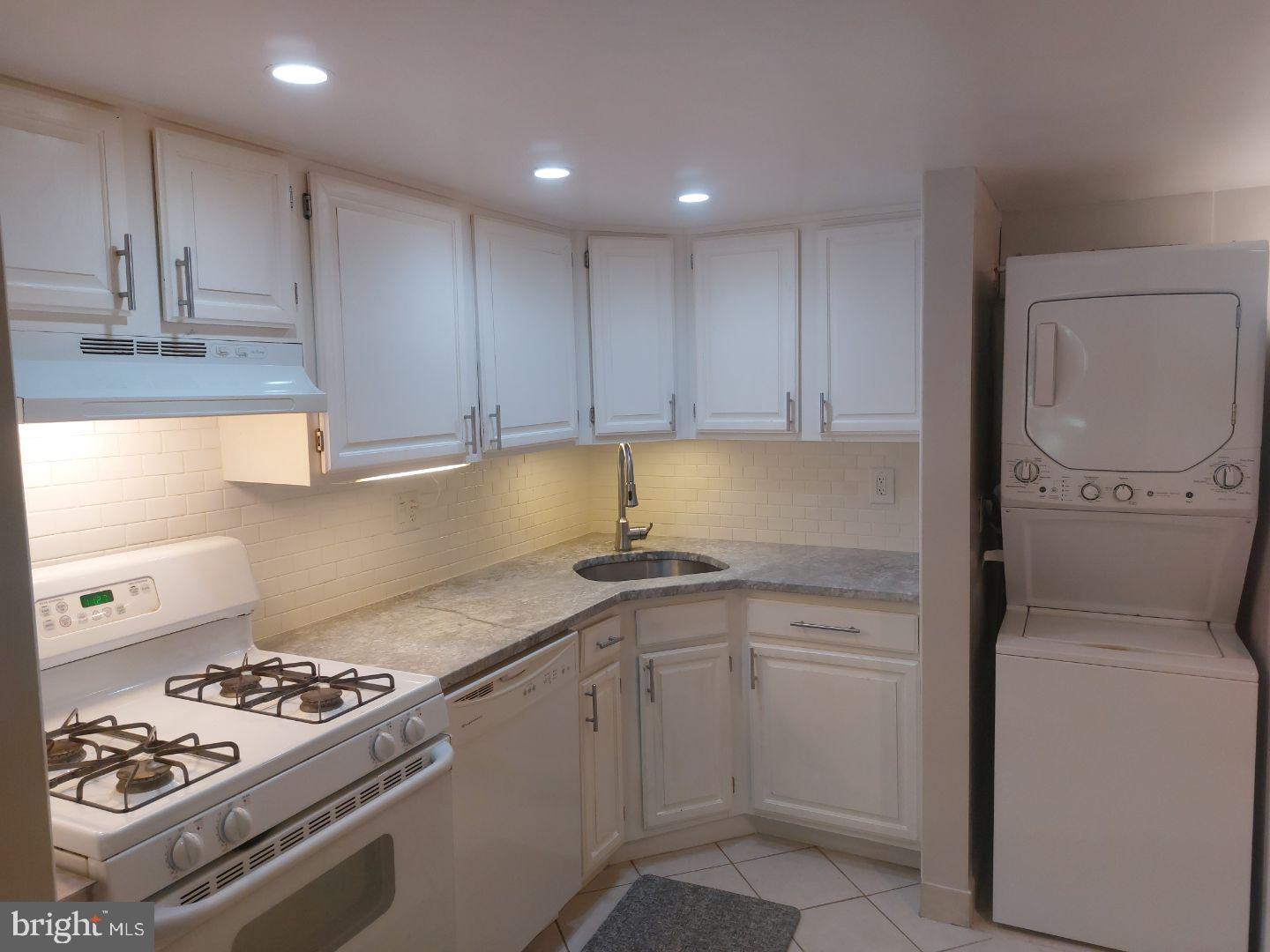 1523 Northgate Square, Unit 15231B Reston, VA 20190 - Photo 11 of 12 a kitchen with a sink stove and cabinets