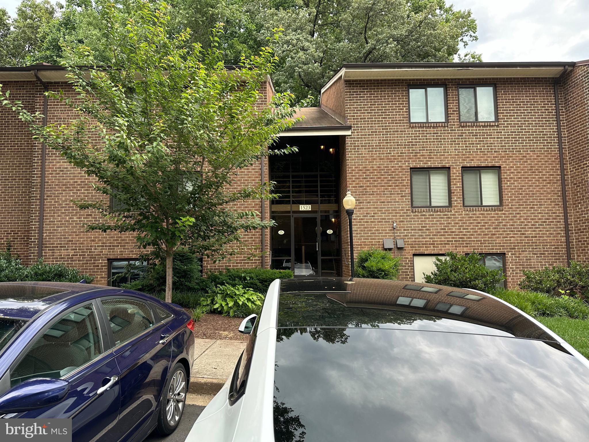 1523 Northgate Square, Unit 15231B Reston, VA 20190 - Photo 2 of 12 a front view of house with yard