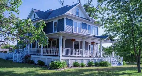 $399,900 | 7884 Red Arrow Highway, Watervliet, MI 49098