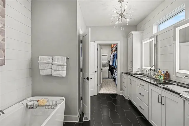 $1,295,000 | 3413 Northeast 102nd Terrace, Kansas City, MO 64155