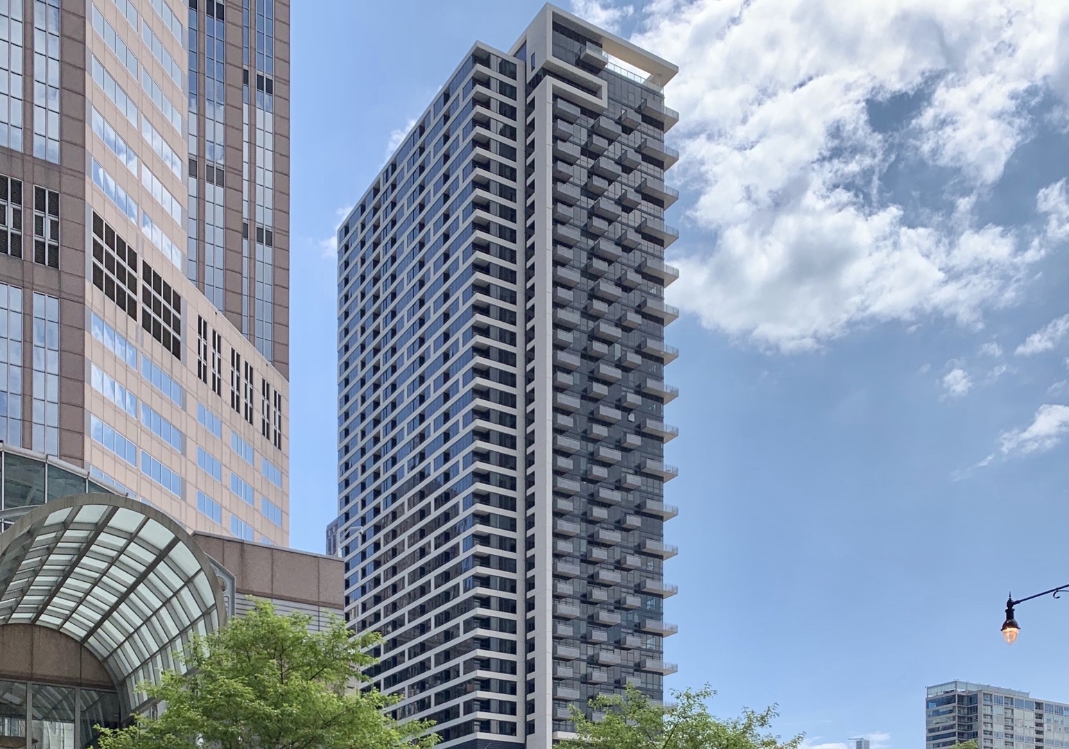 235 West Van Buren Street, Unit 1815 Chicago, IL 60607 - Photo 1 of 17