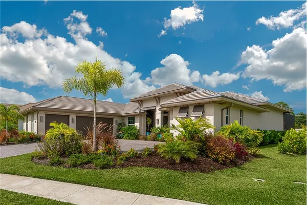 $975,000 | 5691 Bent Pine Square, Vero Beach, FL 32967