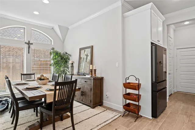 a view of a livingroom with furniture