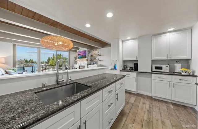$895,000 | 552 Christie Drive, Unit 307, South Lake Tahoe, CA 96150