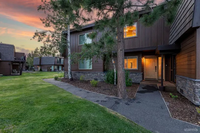 $895,000 | 552 Christie Drive, Unit 307, South Lake Tahoe, CA 96150