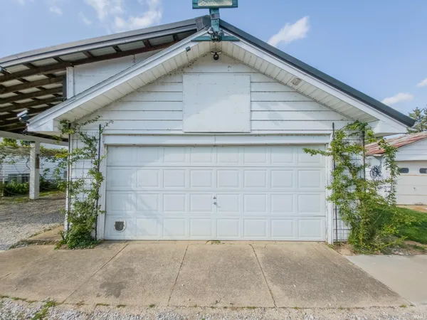 $150,000 | 107 6th Street, St. Francisville, IL 62460