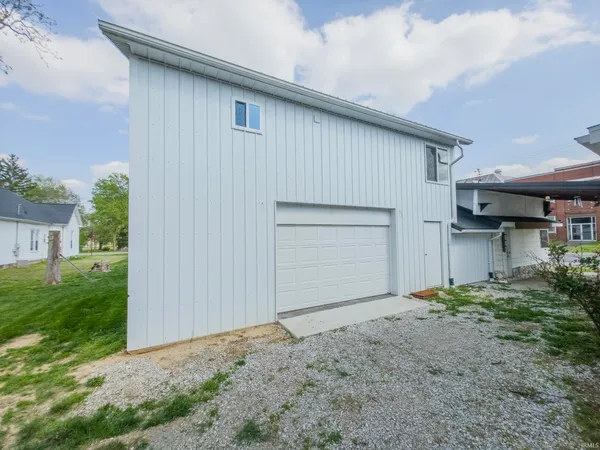 $150,000 | 107 6th Street, St. Francisville, IL 62460