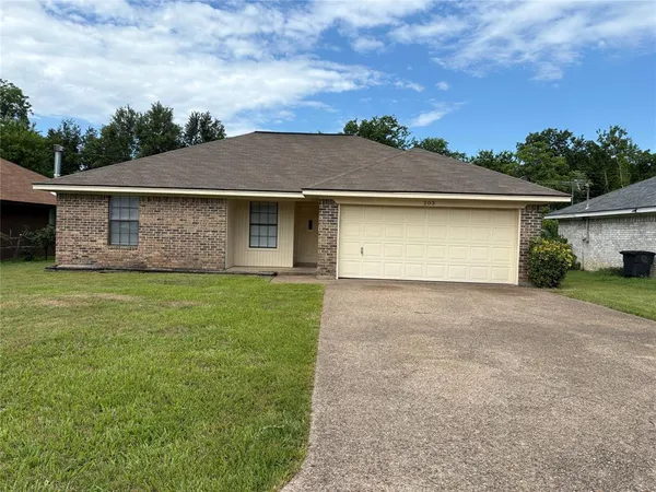 $1,700 | 203 Willana Court, Cleburne, TX 76033