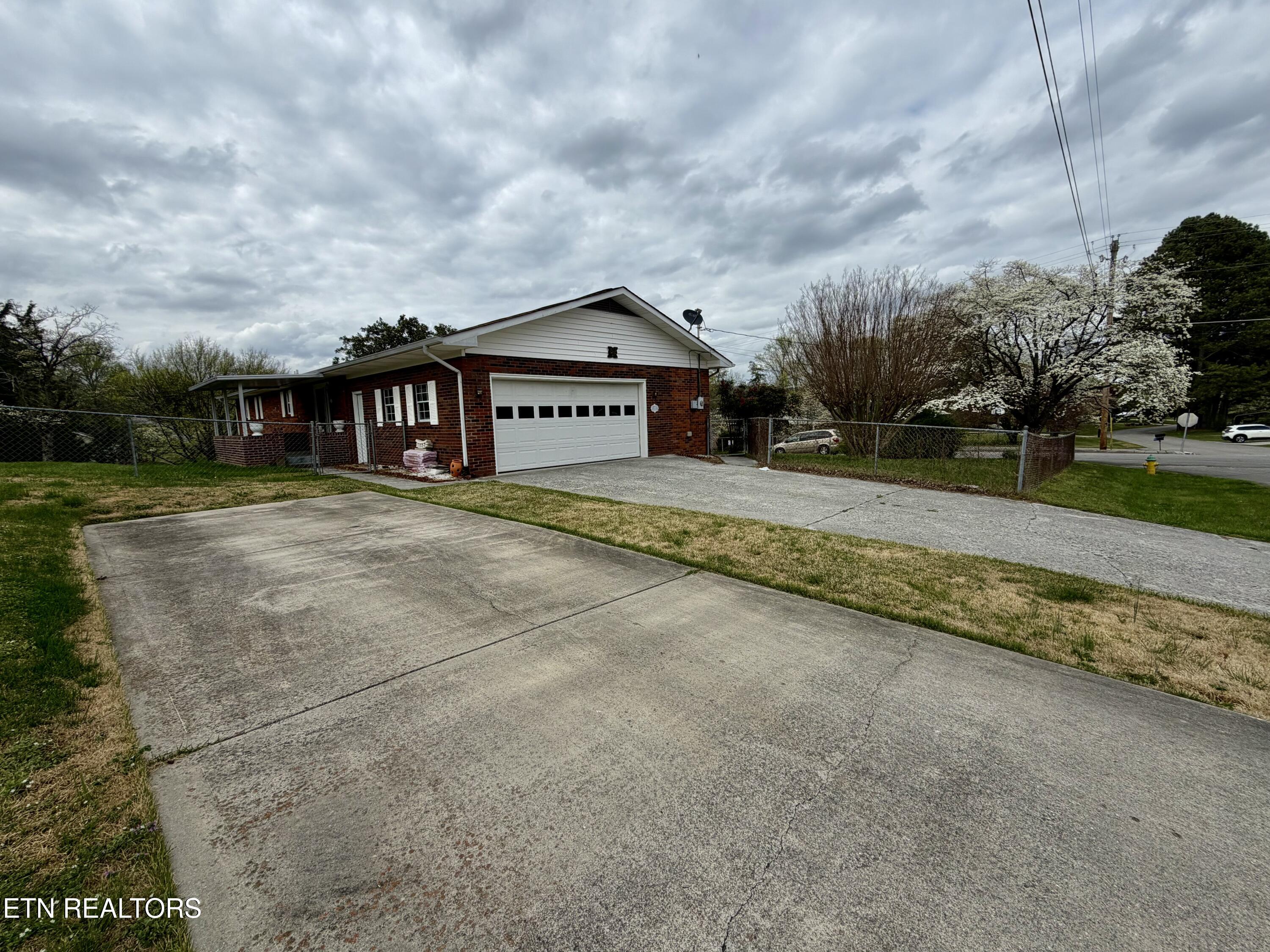 302 South Apache Road Clinton, TN 37716 - Photo 22 of 22 IMG_7942