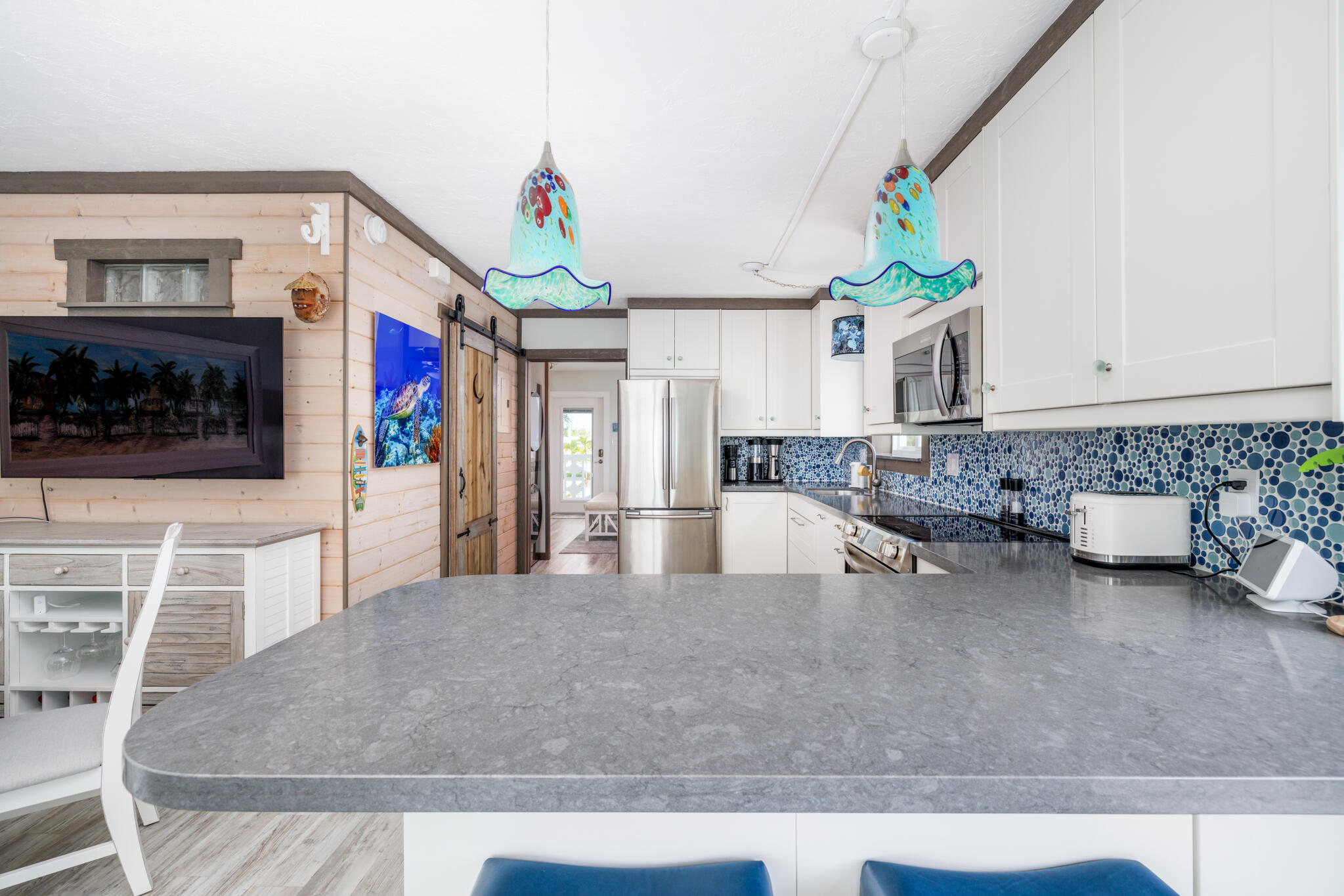 755 West Ocean Drive, Unit 5 Key Colony Beach, FL 33051 - Photo 13 of 30 Kitchen bar