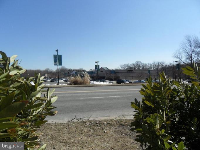 2388 Hunters Square Court Reston, VA 20191 - Photo 5 of 21 WALK to Safeway,Bank, Restaurants,Video, Shops...