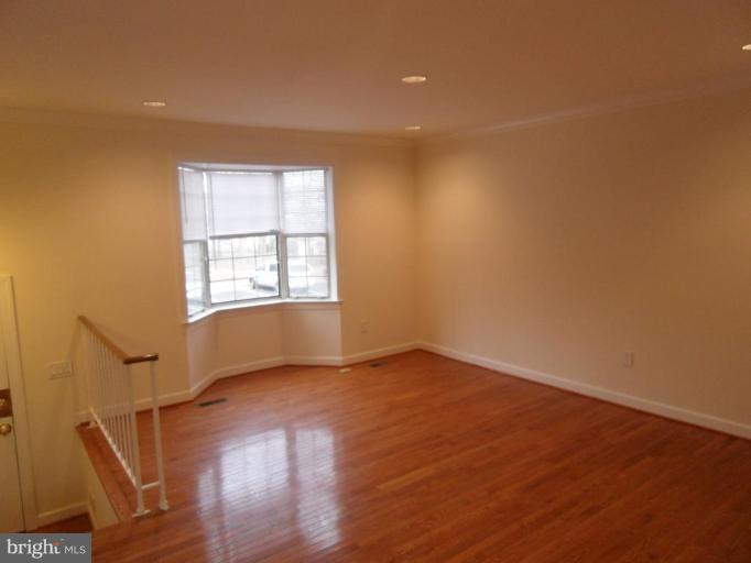 2388 Hunters Square Court Reston, VA 20191 - Photo 9 of 21 Bay Window & Recessed Lights & Crown Molding