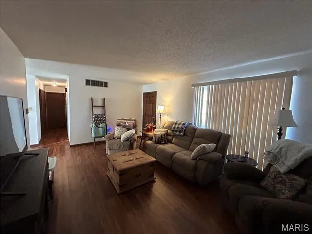 $339,000 | 314 County Road 212, Linn, MO 65051