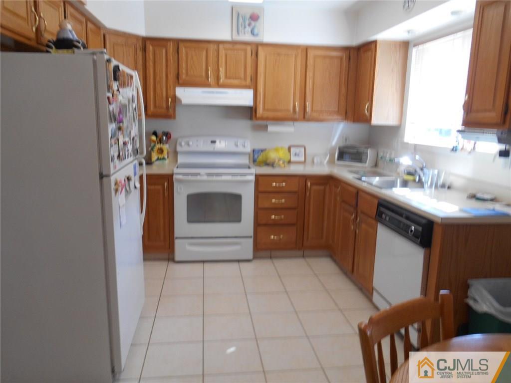 828 A Deal Road Monroe Township, NJ 08831 - Photo 5 of 16 Gallery Image 5