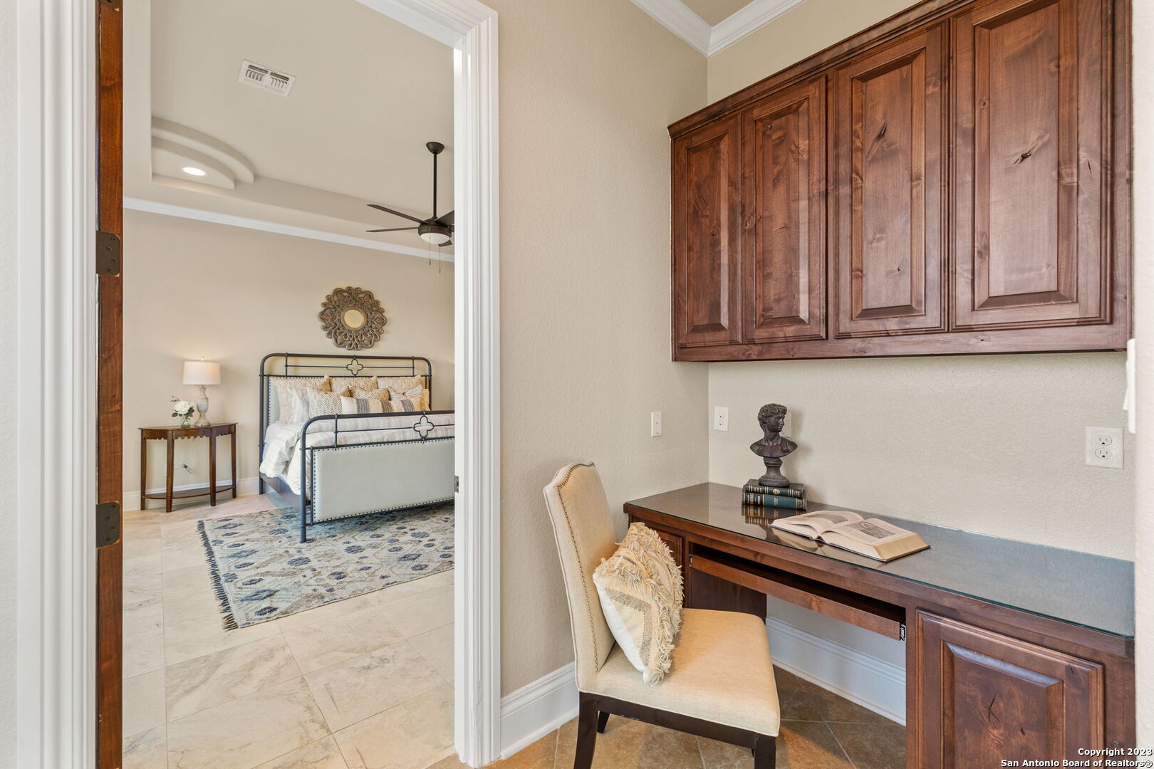 204 Paradise Point Drive Boerne, TX 78006 - Photo 16 of 32 a kitchen with a stove a sink and cabinets