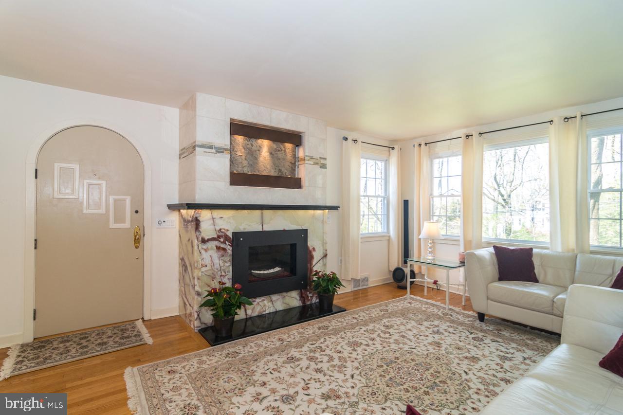 102 Gail Road Devon, PA 19333 - Photo 8 of 26 Living Room