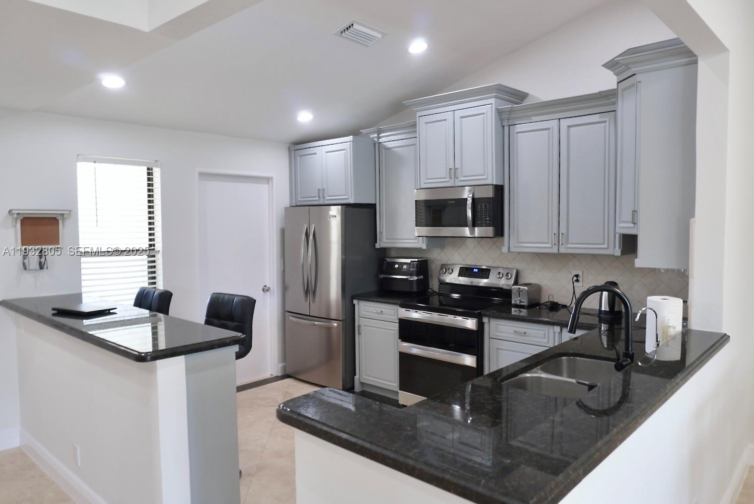 9549 Burlington Place Boca Raton, FL 33434 - Photo 5 of 33