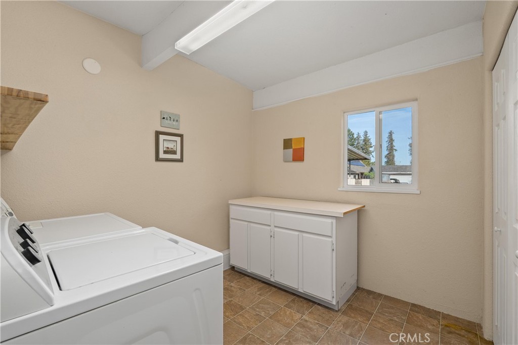 5574 California Street Chico, CA 95973 - Photo 19 of 30 a utility room with dryer and washer