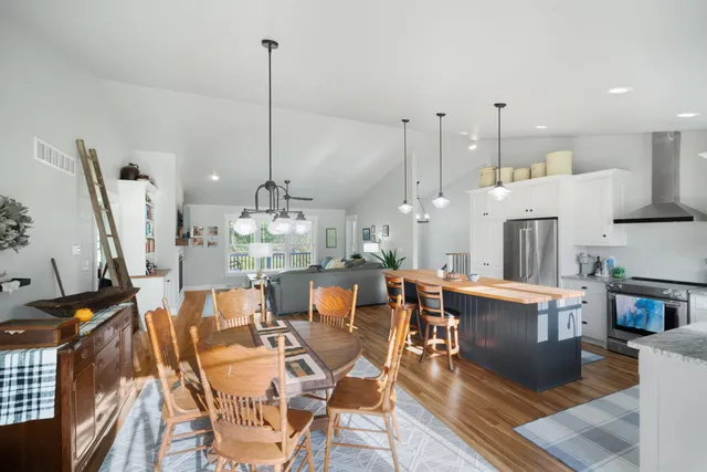 $774,900 | 8414 Orchard Valley Road, Farmington, WI 53090