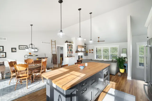 $774,900 | 8414 Orchard Valley Road, Farmington, WI 53090