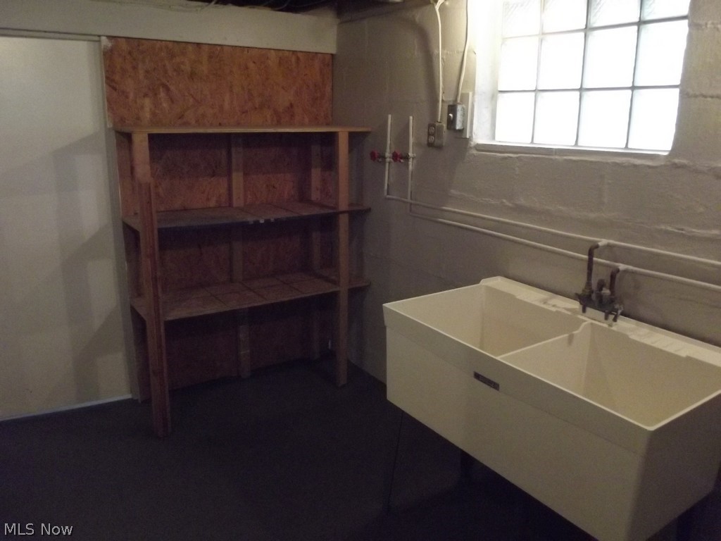 3363 Berea Road Cleveland, OH 44111 - Photo 43 of 50 Bathroom with sink