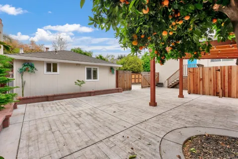 a view of a house with a backyard