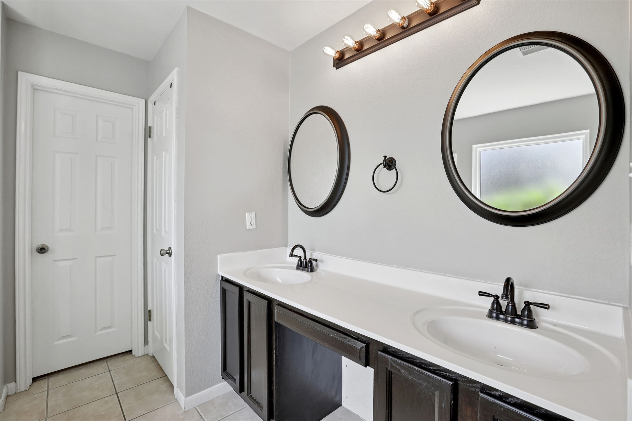 902 Ridgemont Circle Leander, TX 78641 - Photo 14 of 34 a bathroom with a sink and a mirror