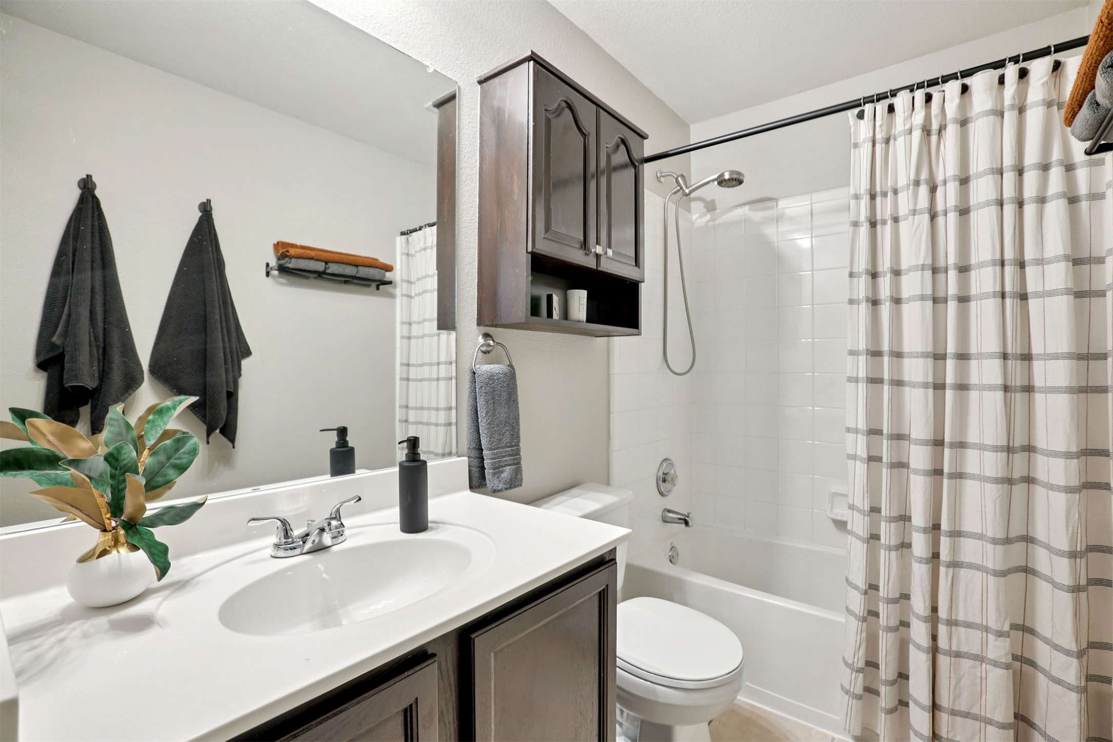902 Ridgemont Circle Leander, TX 78641 - Photo 17 of 34 a bathroom with a sink toilet a mirror and shower